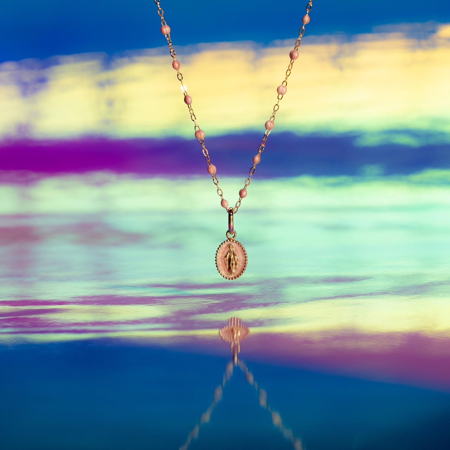 Gigi Clozeau - Pendentif Madone résine blush, or jaune