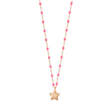 Gigi Clozeau - Collier Étoile Mini Gigi, or rose et mini perles de résine rose fluo, 40 cm