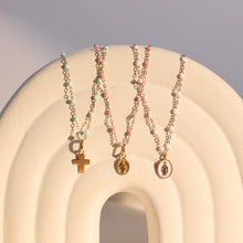 Photo de nature morte de colliers et pendentifs de la collection Little Gigi -Enfant Gigi Clozeau. 