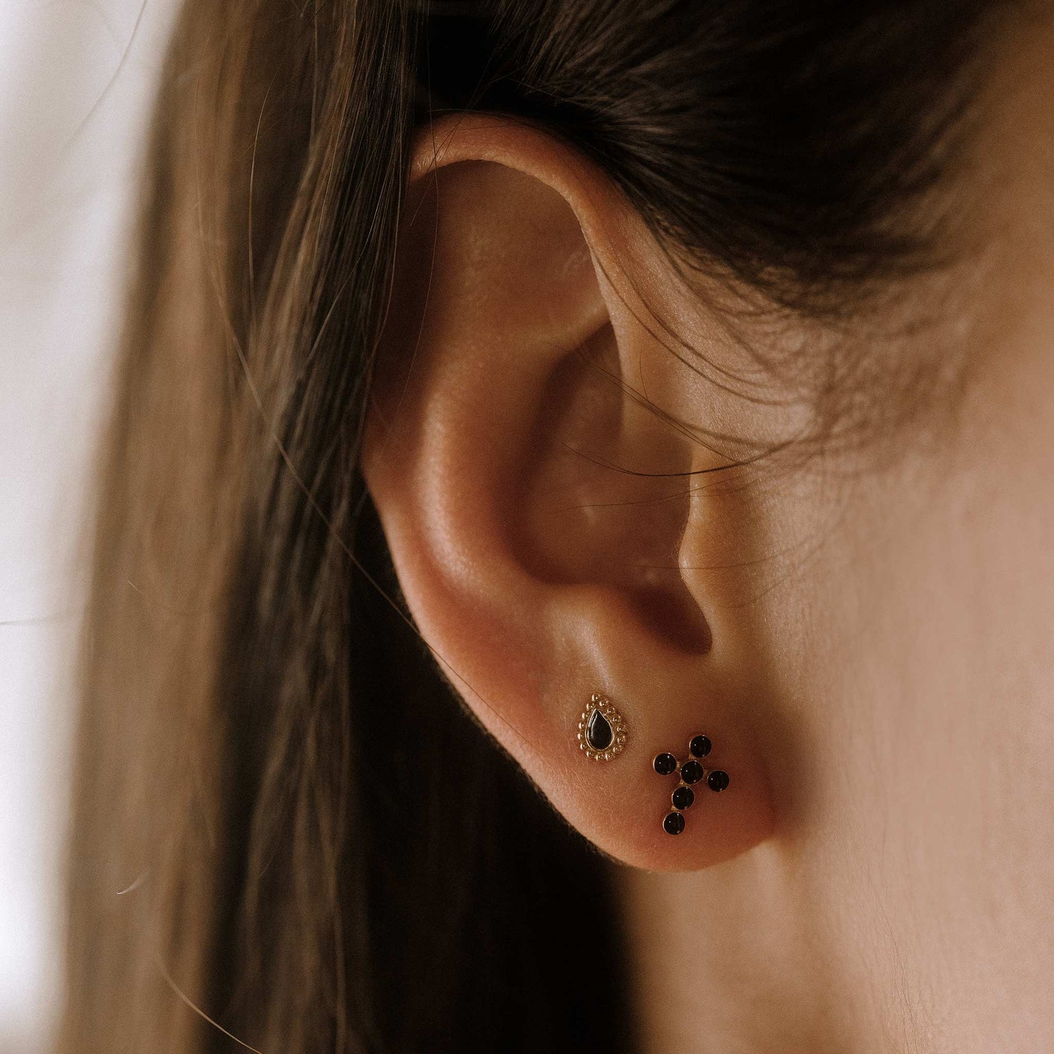 Gigi Clozeau - Boucles d'oreilles Lucky Cashmere noire, or jaune