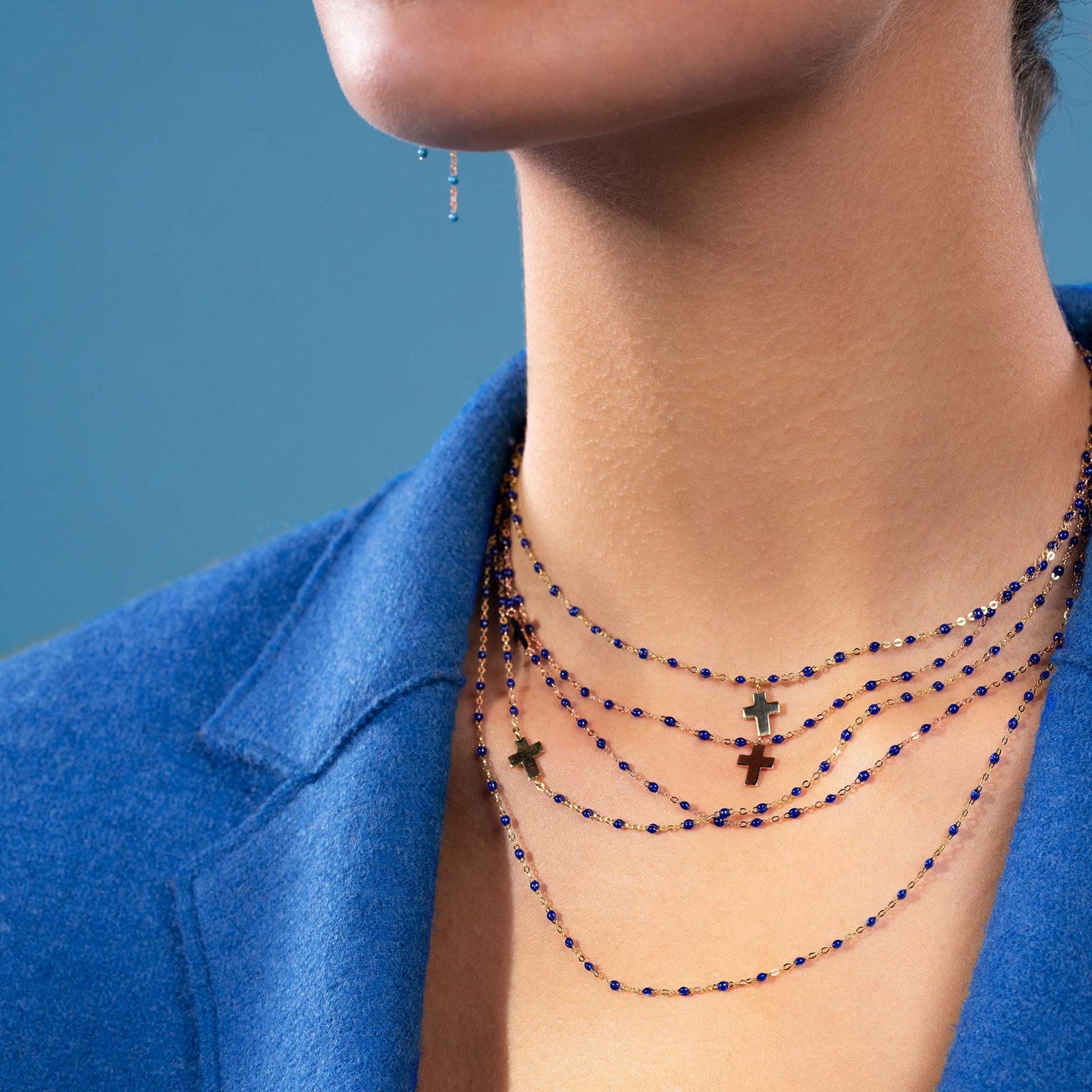 Gigi Clozeau - Collier prusse Croix de côté, or jaune, 42 cm