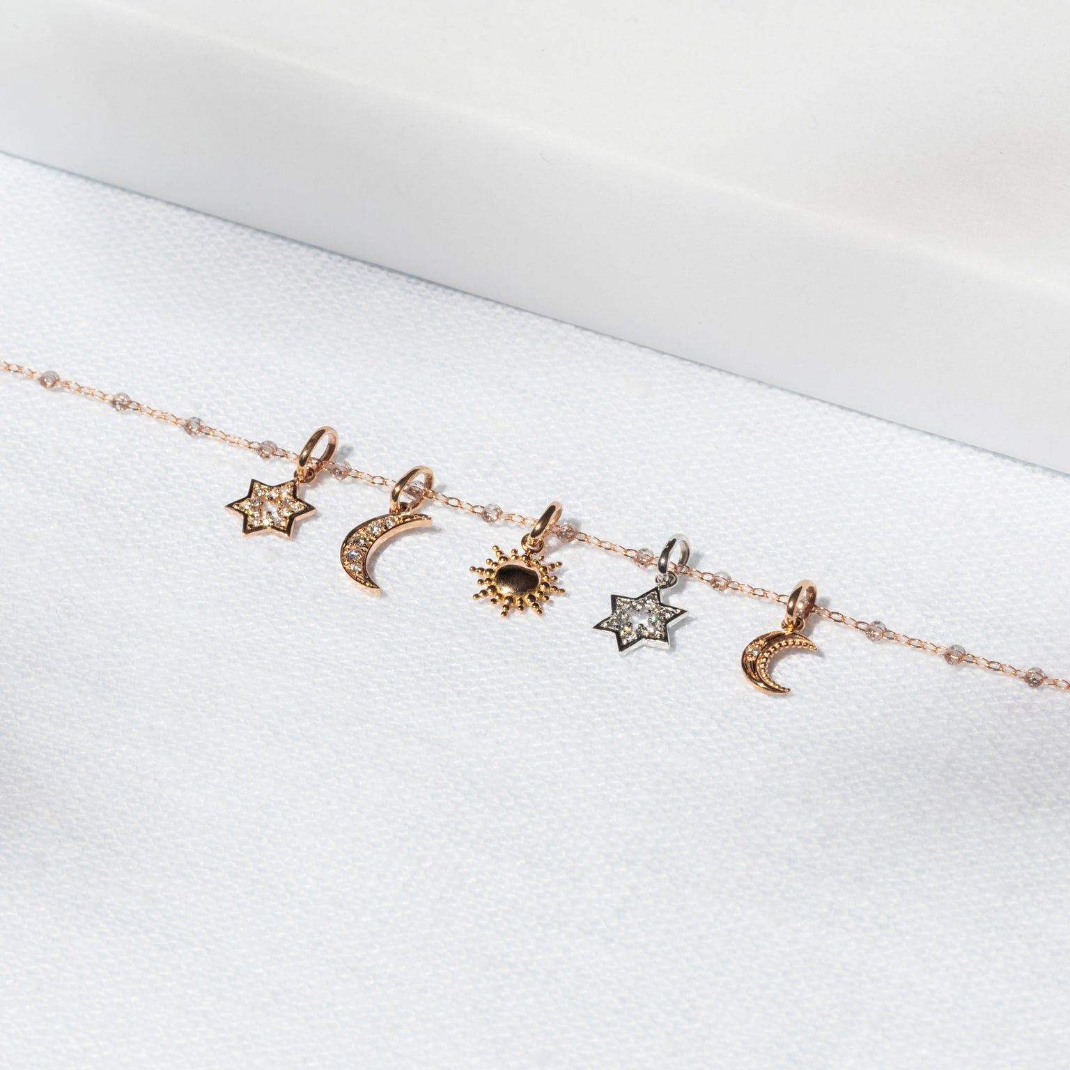 Gigi Clozeau - Pendentif Etoile de David, diamants, or rose