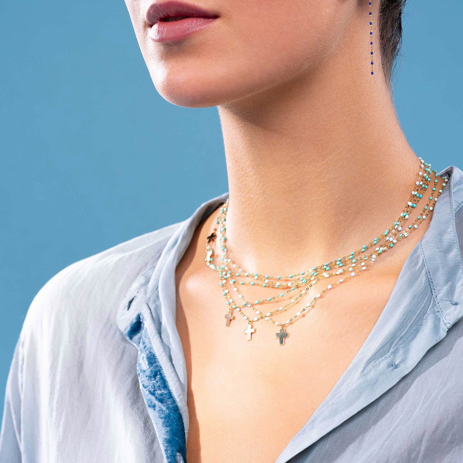 Gigi Clozeau - Collier turquoise vert Croix de côté, or jaune, 42 cm